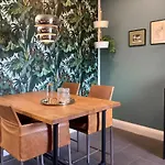 Viel Platz, 2 Grosse Schlafzimmer, Kueche Mit Essplatz, Balkon, Nahe Centro & Arena Apartmán *