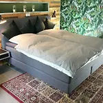 Viel Platz, 2 Grosse Schlafzimmer, Kueche Mit Essplatz, Balkon, Nahe Centro & Arena Apartmán Oberhausen (North Rhine-Westphalia)