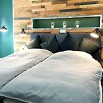 Viel Platz, 2 Grosse Schlafzimmer, Kueche Mit Essplatz, Balkon, Nahe Centro & Arena Lägenhet Oberhausen (North Rhine-Westphalia)