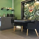 Viel Platz, 2 Grosse Schlafzimmer, Kueche Mit Essplatz, Balkon, Nahe Centro & Arena *