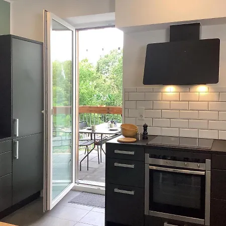 Viel Platz, 2 Grosse Schlafzimmer, Kueche Mit Essplatz, Balkon, Nahe Centro & Arena