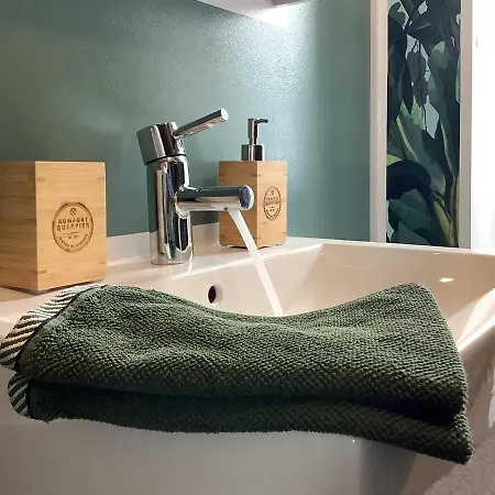 Lejlighed Viel Platz, 2 Grosse Schlafzimmer, Kueche Mit Essplatz, Balkon, Nahe Centro & Arena *