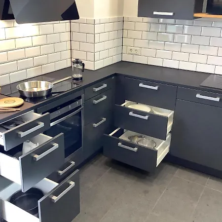 Apartamento Viel Platz, 1-2 Grosse Schlafzimmer, Kueche Mit Essplatz, Balkon, Nahe Centro & Arena