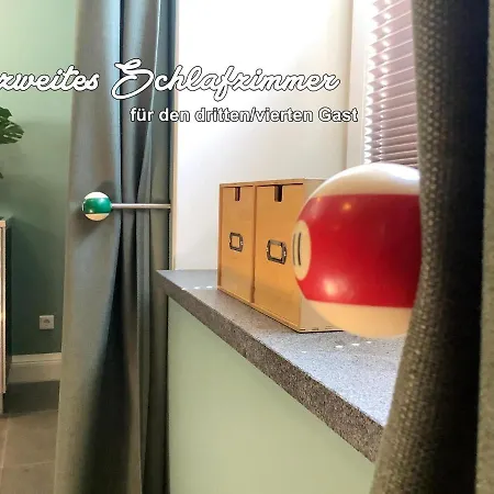 Apartamento Viel Platz, 1-2 Grosse Schlafzimmer, Kueche Mit Essplatz, Balkon, Nahe Centro & Arena Oberhausen (North Rhine-Westphalia)