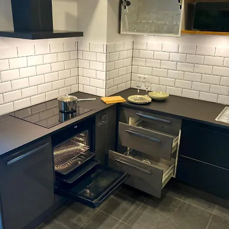 Viel Platz, 2 Grosse Schlafzimmer, Kueche Mit Essplatz, Balkon, Nahe Centro & Arena Oberhausen (North Rhine-Westphalia)
