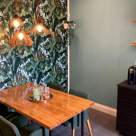 Apartamento Viel Platz, 1-2 Grosse Schlafzimmer, Kueche Mit Essplatz, Balkon, Nahe Centro & Arena