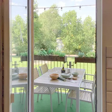 Apartamento Viel Platz, 1-2 Grosse Schlafzimmer, Kueche Mit Essplatz, Balkon, Nahe Centro & Arena Oberhausen (North Rhine-Westphalia)