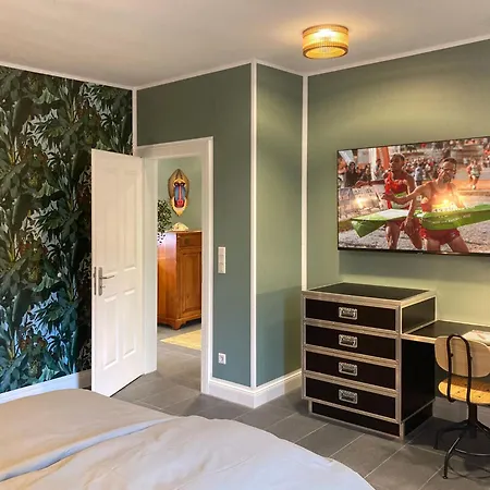 Viel Platz, 2 Grosse Schlafzimmer, Kueche Mit Essplatz, Balkon, Nahe Centro & Arena *