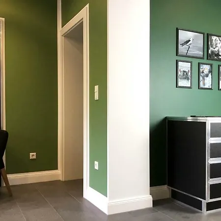 Viel Platz, 2 Grosse Schlafzimmer, Kueche Mit Essplatz, Balkon, Nahe Centro & Arena Daire *