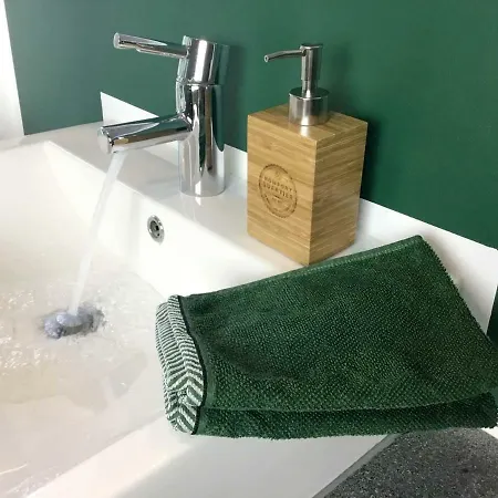 Viel Platz, 2 Große Schlafzimmer, Küche Mit Essplatz, Balkon, Nahe Centro&arena Apartamento *