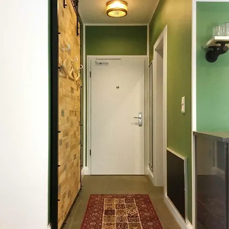 Viel Platz, 1-2 Grosse Schlafzimmer, Kueche Mit Essplatz, Balkon, Nahe Centro & Arena *